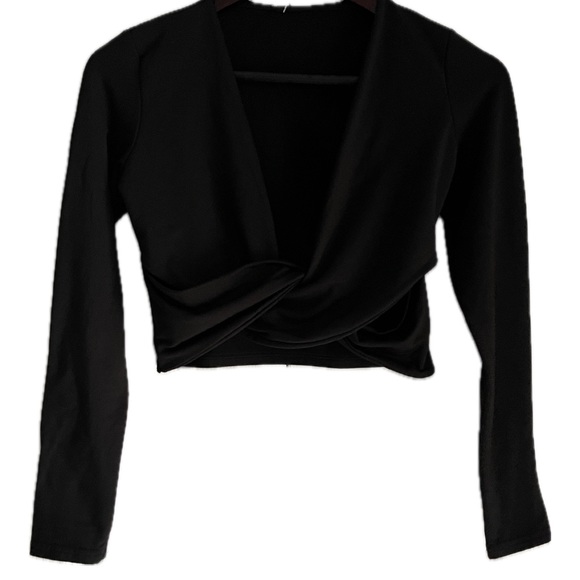 PTP-15.5-”Black Long Sleeve Crop with Twist Detail - Picture 2 of 9